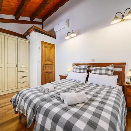 Villa In Banki With Private Pool Near Marea